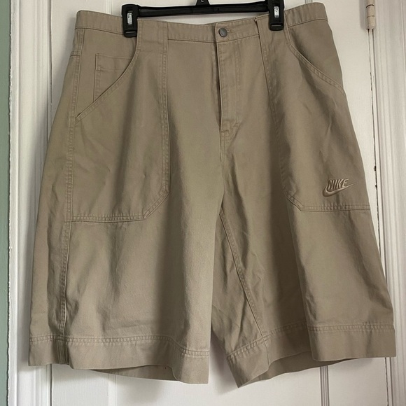 Nike Men’s Shorts Flat Front Design with Front/ Back Pockets,belt Loops, Sz: 38 - Picture 2 of 10